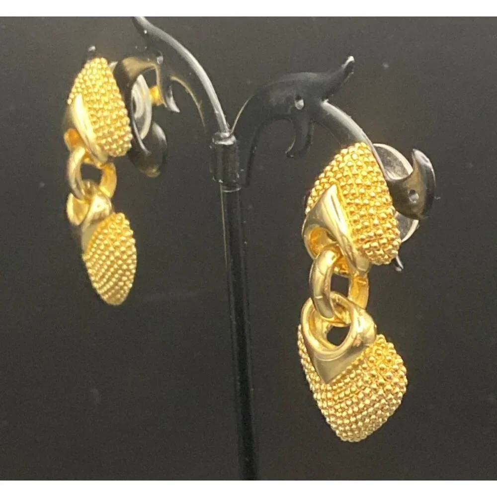 Vintage E. Pearl Signed Gold Tone Heart Drop Earrings Textured Dangle Caviar 1.5 - Picture 2 of 8